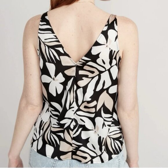 Old Navy Linen Shorts Size XL Black & Floral White And Black Sleeveless Top XL - Picture 5 of 5